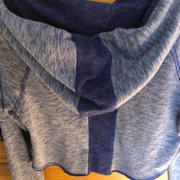 Under Armour women’s cropped hoodie. EUC. Small - Picture 4 of 5